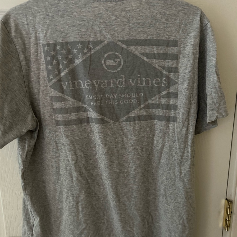 Vineyard Vines Gray Short Sleeve Tee with Flag Design